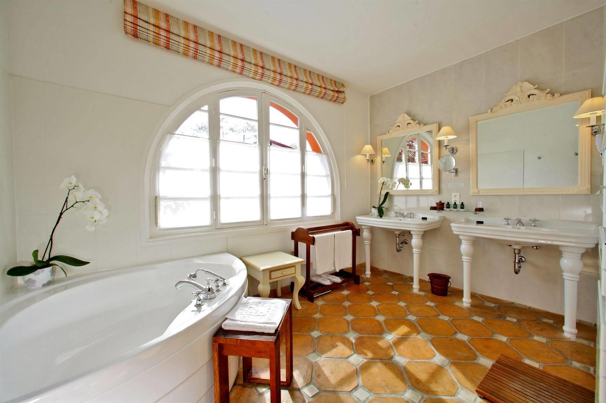 Hotel Les Hortensias Du Lac Soorts-Hossegor Bagian luar foto